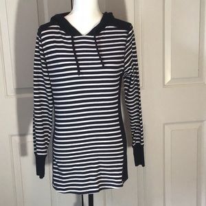 BAYPOINTE lightweight hoodie with navy and white